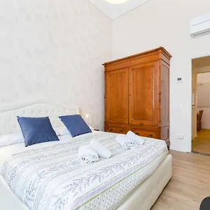 I Renai - Ponte Delle Grazie Modern Apartment
