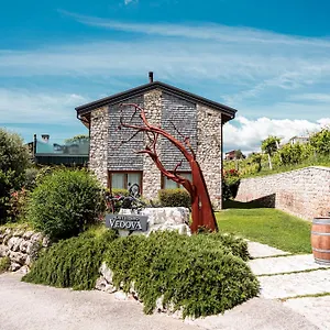 Vedova Farm stay